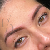 Natuurlijke powder brows voor een vol en gedefinieerd effect